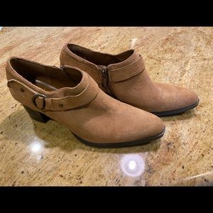 Ankle boots size 9 1/2